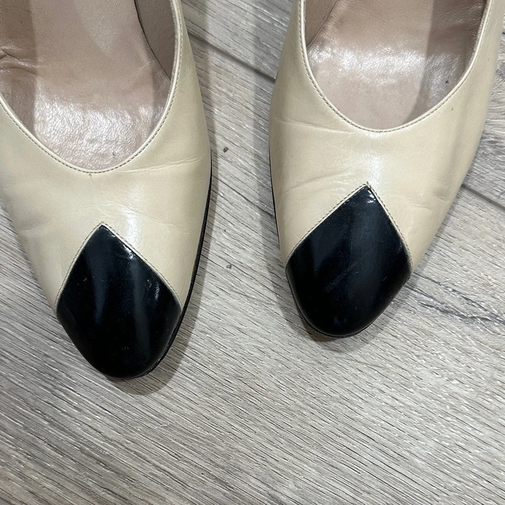 Salvatore Ferragamo Italy Two-Tone Cream Black Heels pumps leather 6.5 vintage - Picture 11 of 11